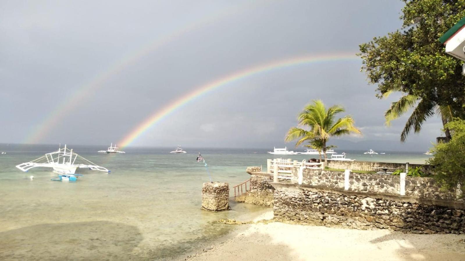 Love'S Beach & Dive Resort 莫阿尔博阿 外观 照片