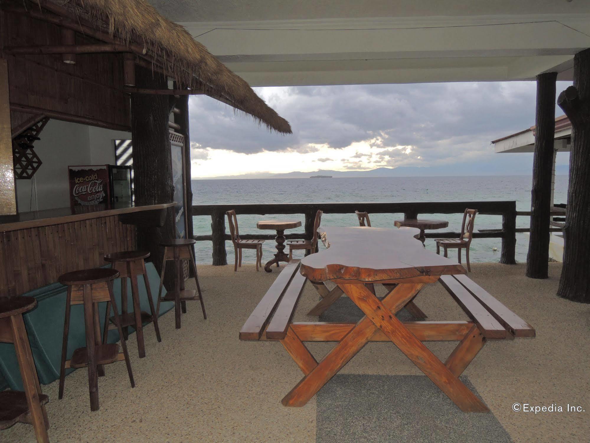 Love'S Beach & Dive Resort 莫阿尔博阿 外观 照片